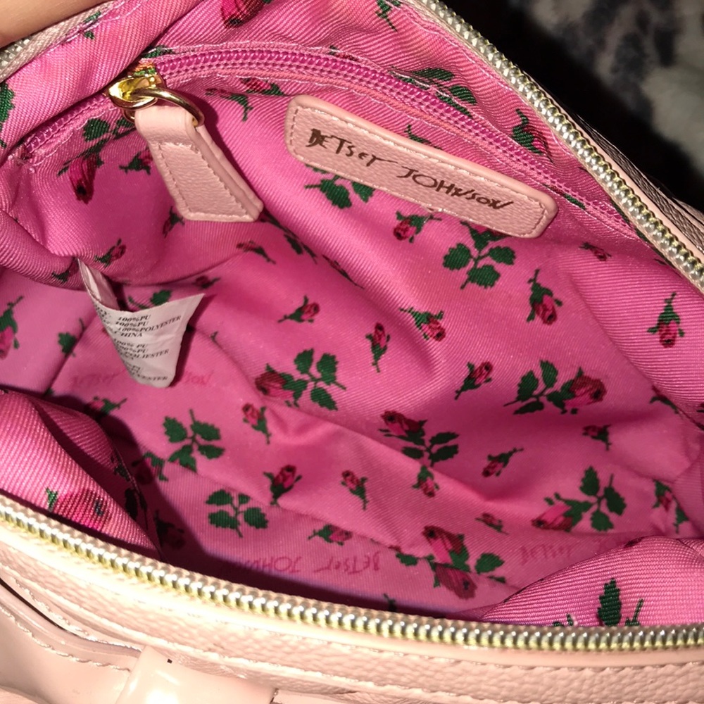 Betsey Johnson cross over bag - Picture 3 of 4